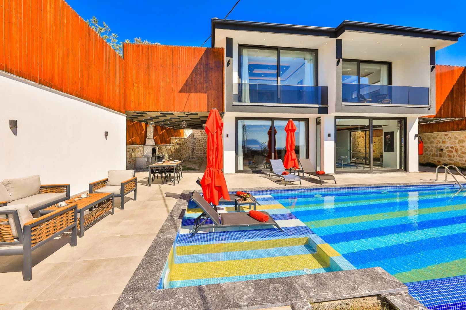 Kaş İslamlar'da Modern Tasarımlı, Özel Havuzlu, Olanaklı Villa görsel 3