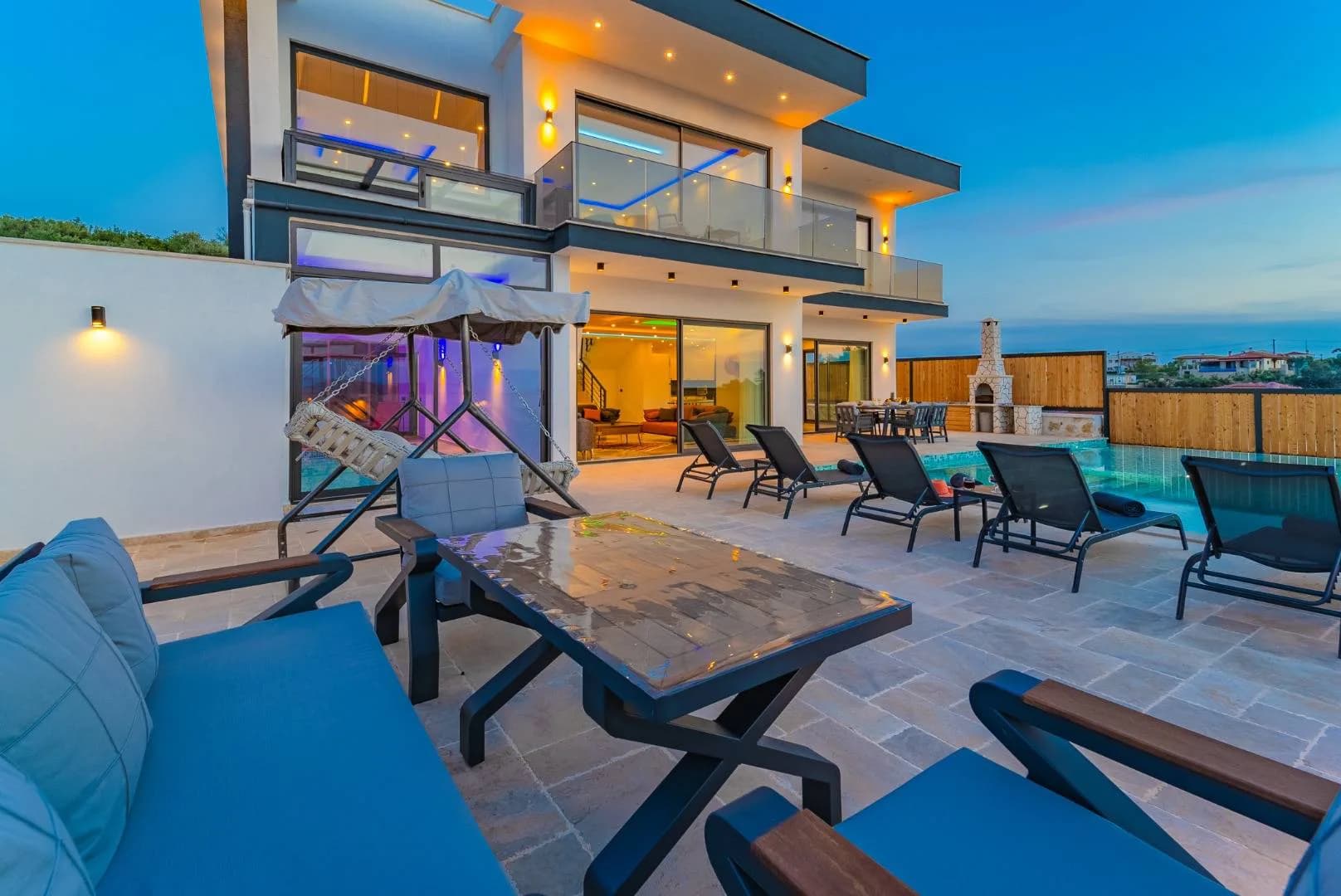 Kalkan Akbel'de Enfes Doğada, Açık ve Kapalı Havuzlu, Modern Villa görsel 2