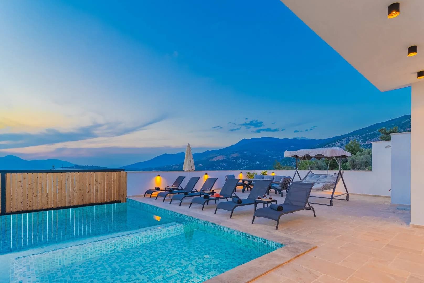 Kalkan Akbel'de Enfes Doğada, Açık ve Kapalı Havuzlu, Modern Villa görsel 3