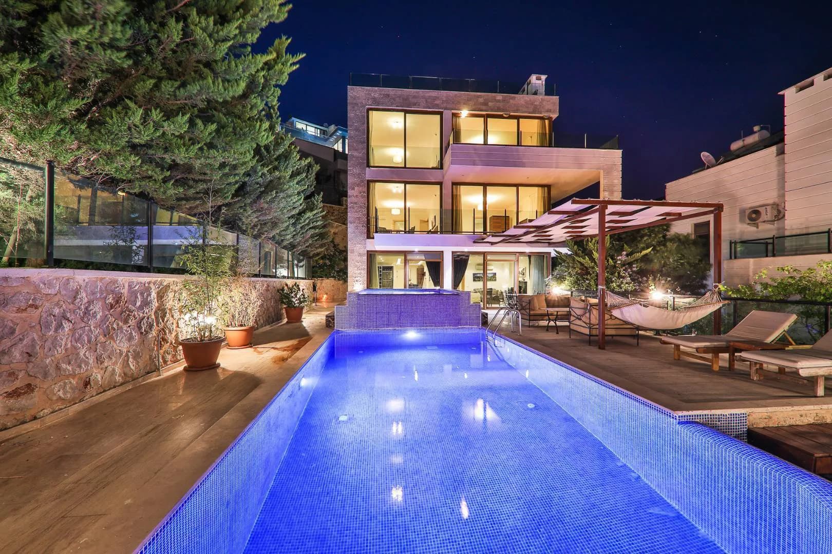Kaş Kalkan'da Isıtmalı Havuzlu, Deniz Manzaralı, Lüks Villa görsel 2