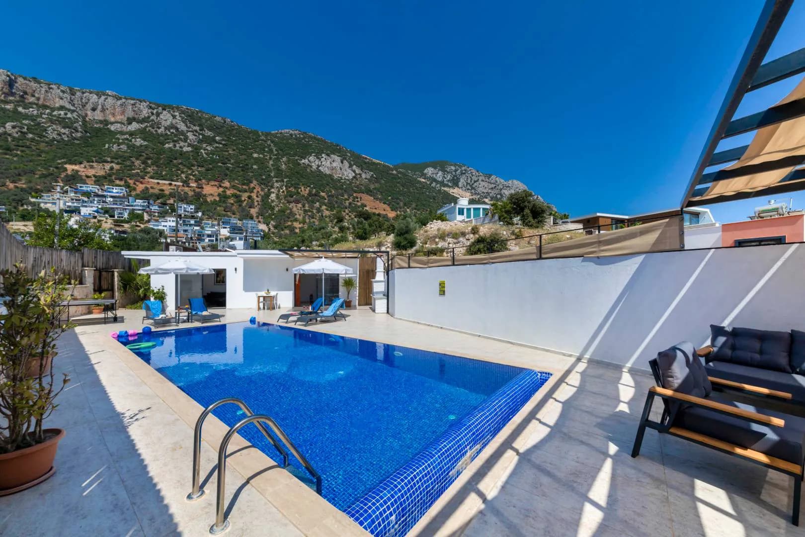 Kaş Bezirgan'da Doğa İle İç İçe, Özel Havuzlu, Konforlu Villa görsel 2