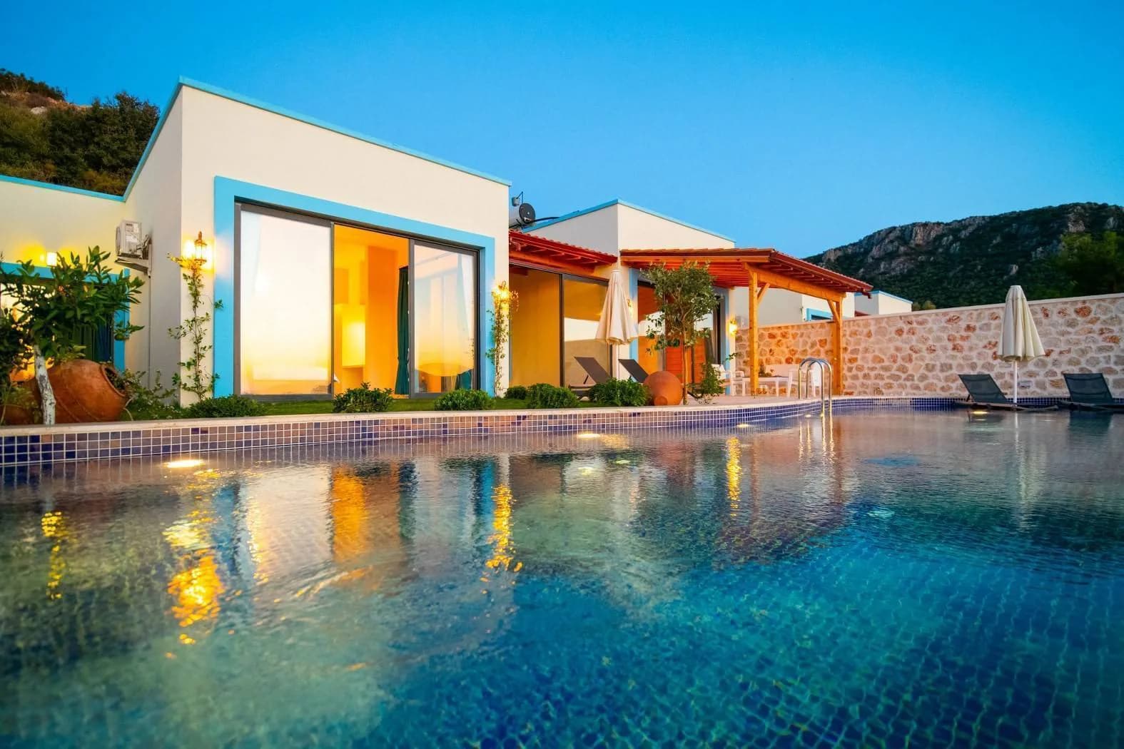Kaş Yeşilköy'de Çekirdek Ailelere Uygun, Kapalı Havuzlu, Modern Villa görsel 2