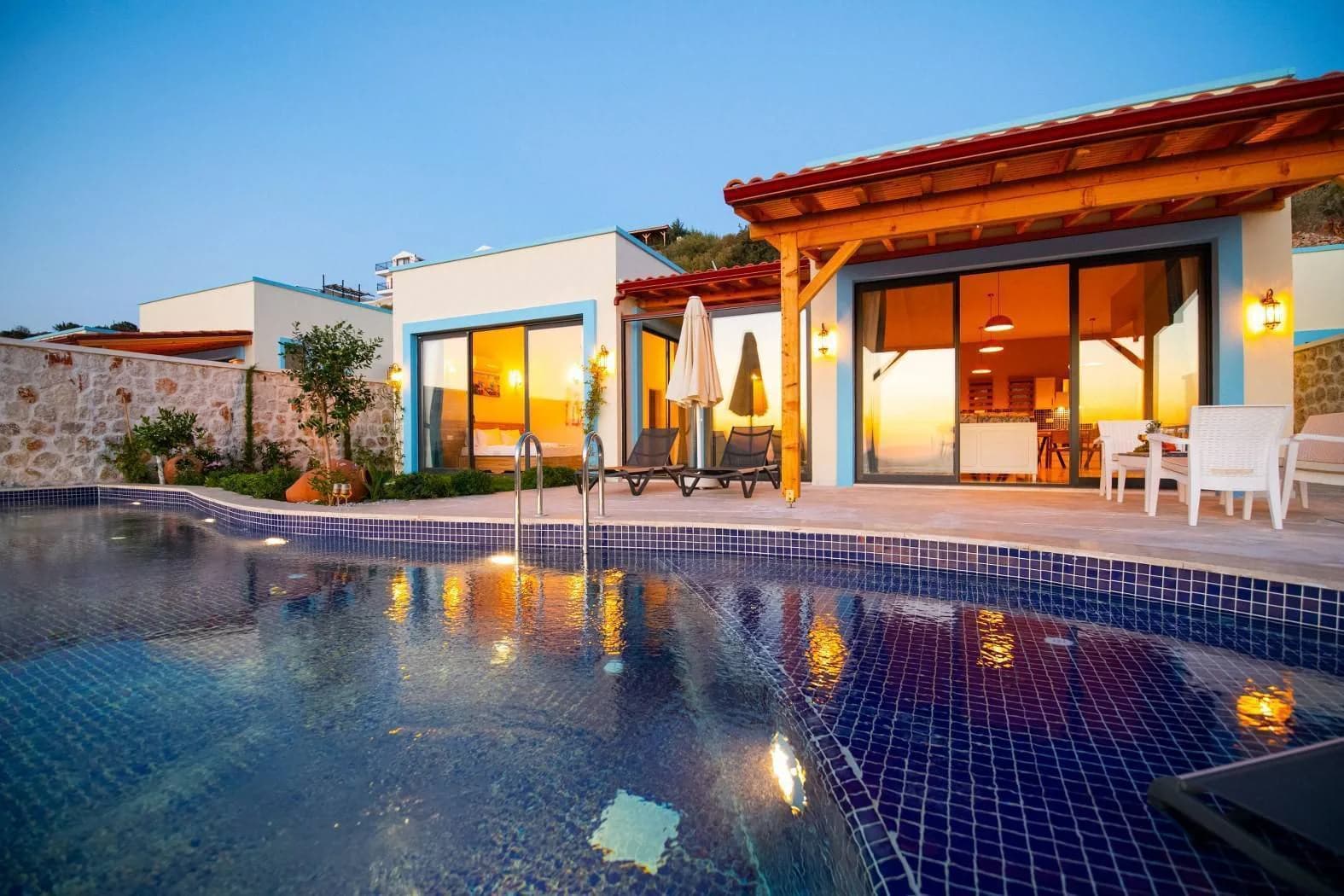 Kaş Yeşilköy'de Çekirdek Ailelere Uygun, Kapalı Havuzlu, Modern Villa görsel 3
