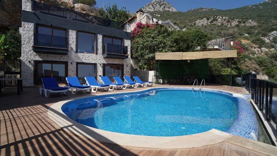 Kaş İslamlar'da Göz Alıcı Deniz Manzaralı, Özel Havuzlu, Nezih Villa görsel 2