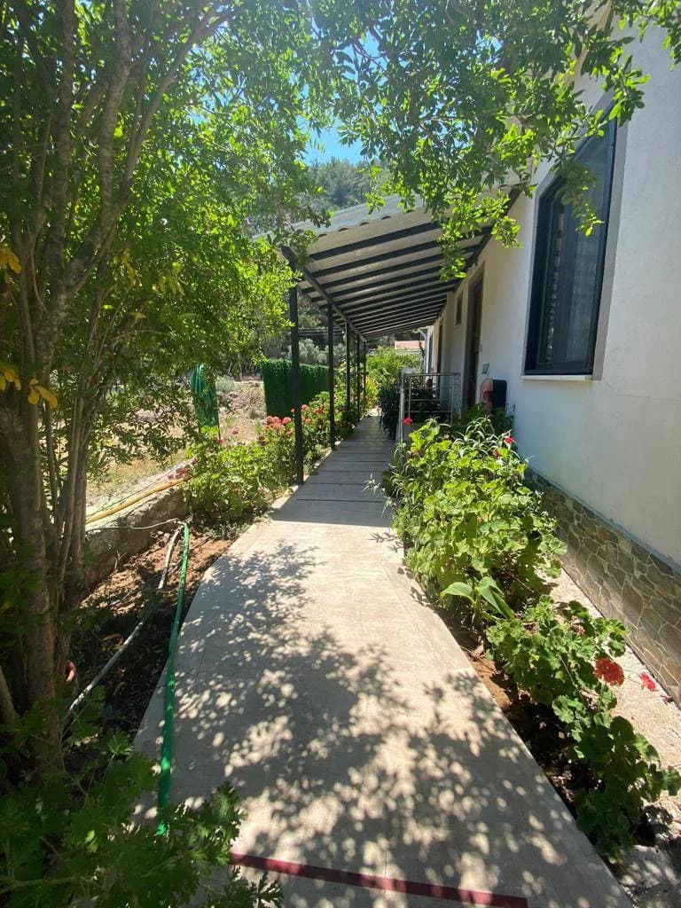Marmaris Turgut'ta Merkezi Konumda, Geniş Bahçeli, Kiralık Ev görsel 2