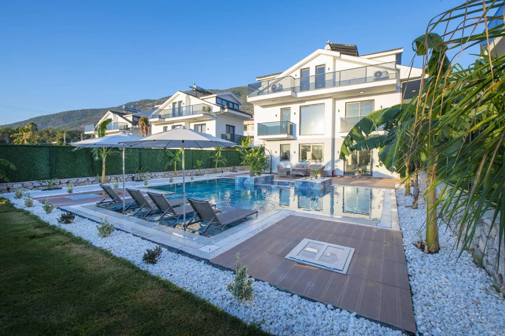 Fethiye'de Eşsiz Doğa İçerisinde, Özel Havuzlu ve Bahçeli, Lüks Villa görsel 2