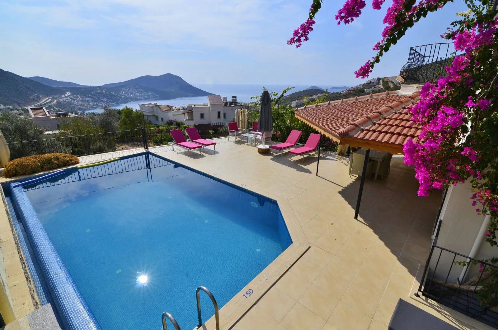 Kaş Kalkan'da Deniz Manzaralı, 8 Kişilik, Muhafazakar Villa görsel 3
