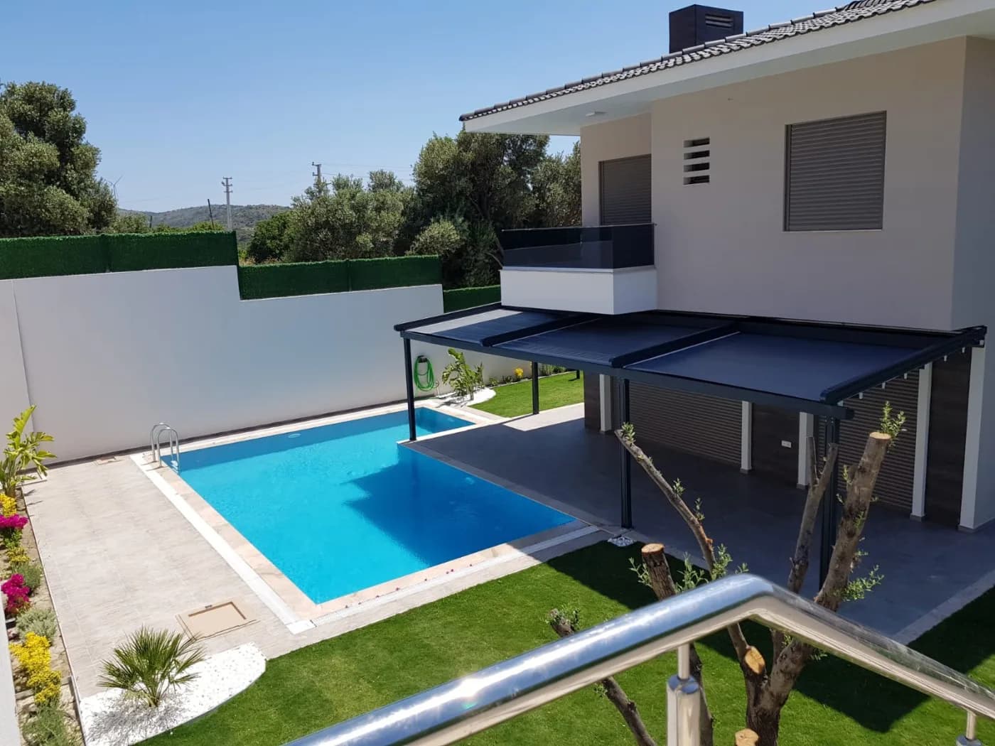 İzmir Çeşme'de Merkezi Konumda, Özel Havuzlu, Bahçeli Villa görsel 2