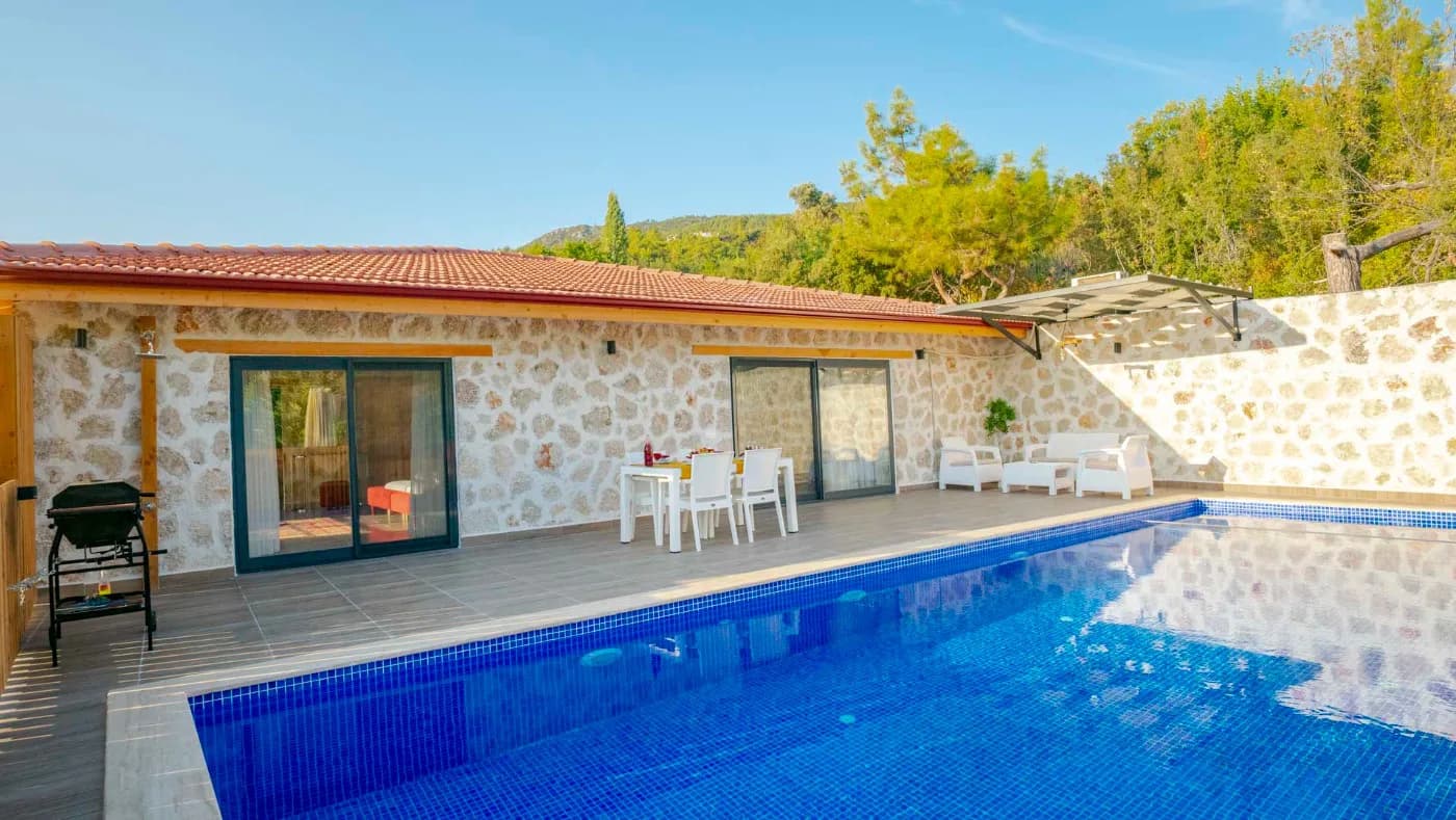 Kaş İslamlar'da Taş Mimarili, Özel Havuzlu, Modern Tasarımlı Villa görsel 2