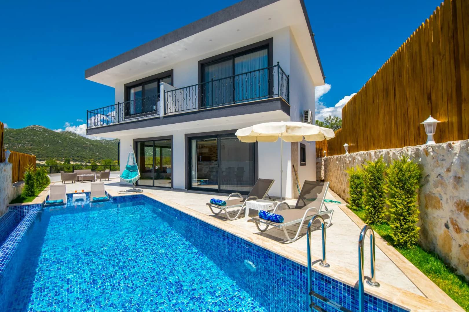 Kaş Sarıbelen'de Sakin Konumda, Özel Havuzlu, Jakuzili Villa görsel 2