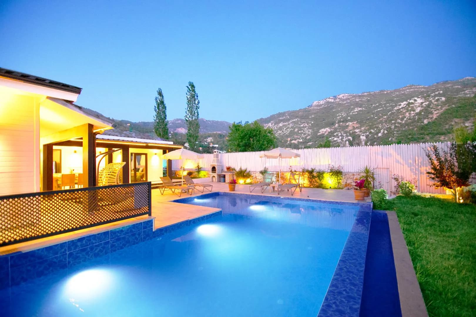 Kaş İslamlar'da Geniş Alanlara Sahip, Özel Havuzlu, Jakuzili Villa görsel 3