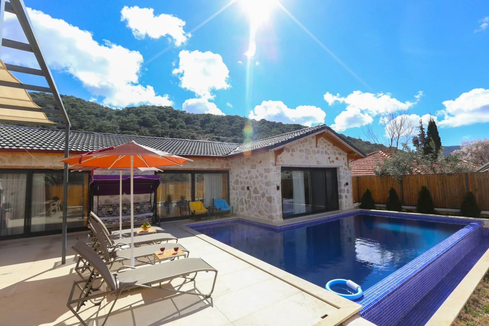 Kaş Sarıbelen'de Huzurlu Doğa İçerisinde, Özel Havuzlu, Modern Villa görsel 3