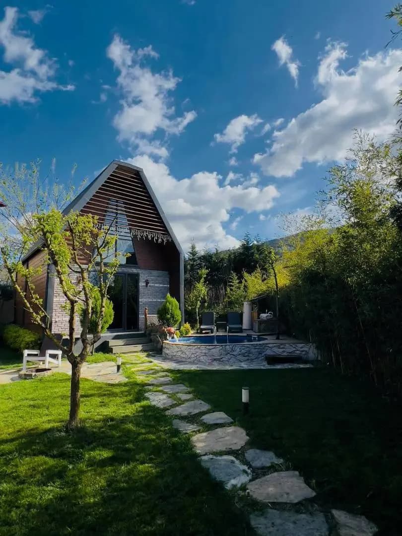 Sapanca Yanık'ta Merkezi Konumda, Isıtmalı Havuzlu, Modern Bungalov görsel 2