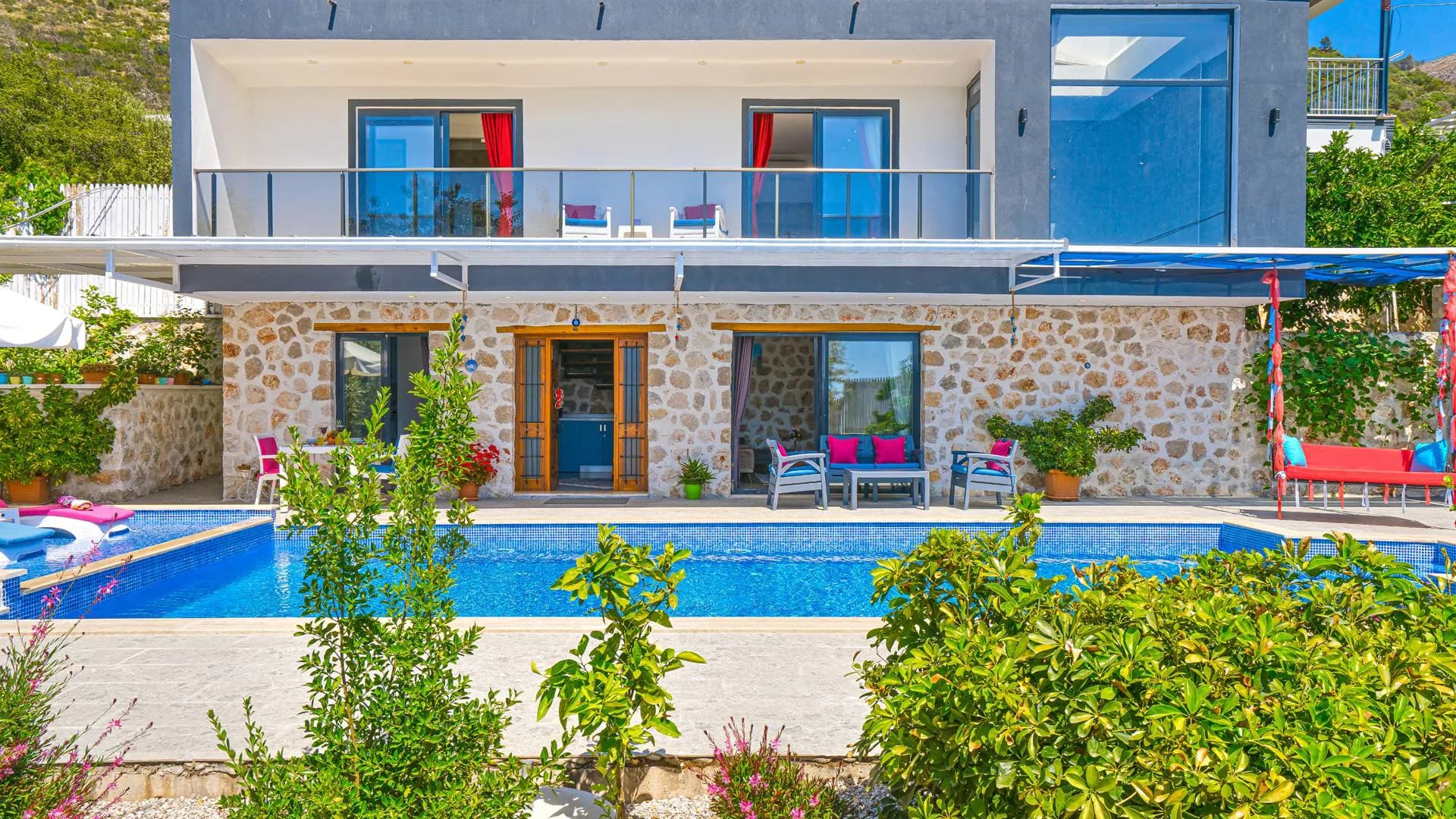 Kaş Üzümlü'de Doğa İçerisinde, Isıtmalı Havuzlu, Balayı Villası görsel 3