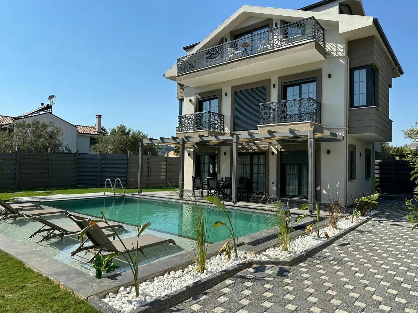 Fethiye Ölüdeniz'de Merkezi Konumda, Özel Havuzlu, Konforlu Villa görsel 2