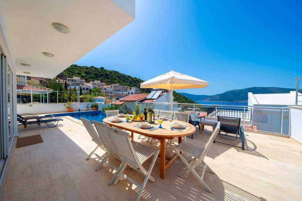 Kaş Kalkan'da Denize Yürüme Mesafesinde, Özel Havuzlu, Konforlu Villa görsel 3