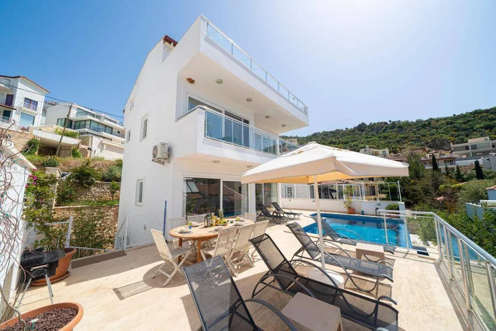 Kaş Kalkan'da Denize Yürüme Mesafesinde, Özel Havuzlu, Konforlu Villa görsel 2