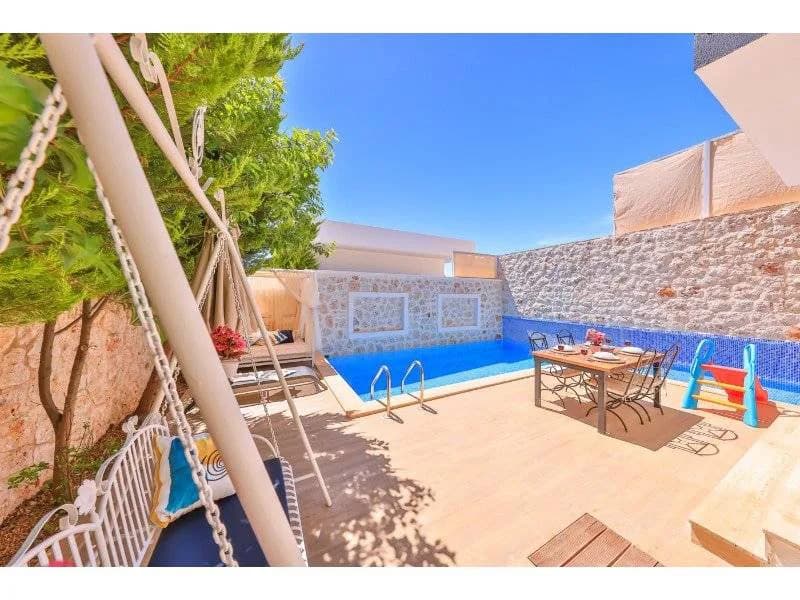 Antalya Kaş'ta Modern Tasarımlı, Özel Havuzlu, Jakuzili Kiralık Villa görsel 2