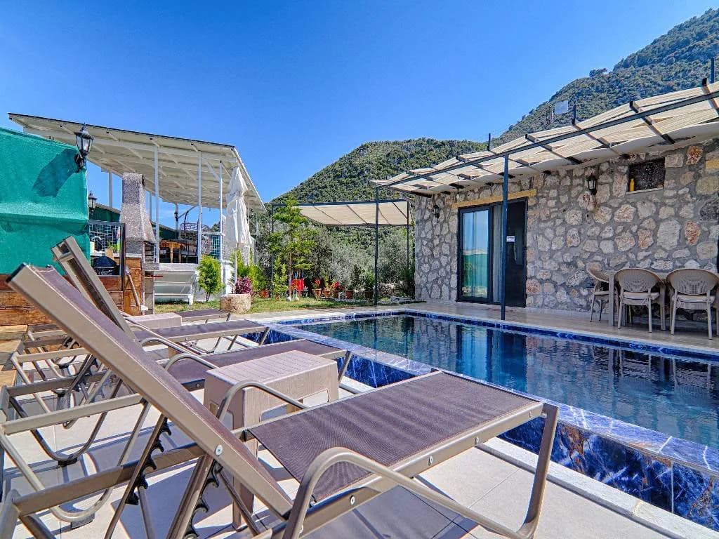 Fethiye Bozyer'de Sakin Konumda, Özel Havuzlu, Konforlu Villa görsel 3
