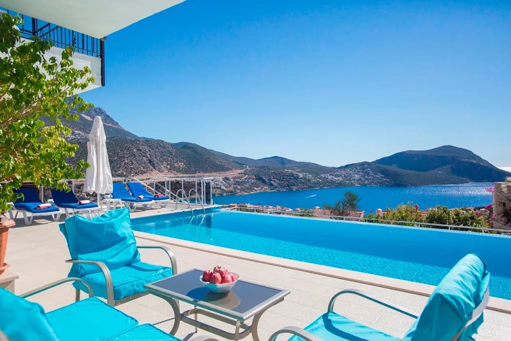 Kalkan'da Deniz Manzaralı, Denize Yürüyüş Mesafesinde, Kiralık Villa görsel 3