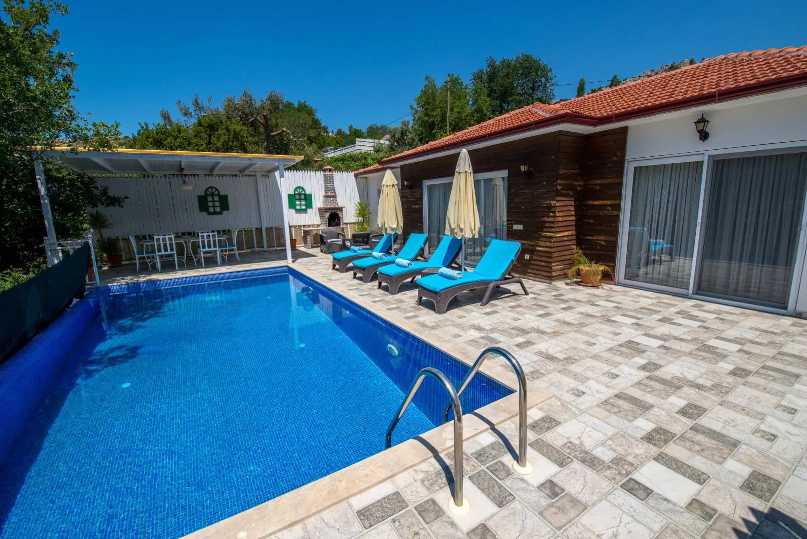 Kaş İslamlar'da Çekirdek Ailelere Uygun, Özel Havuzlu, Konforlu Villa görsel 3