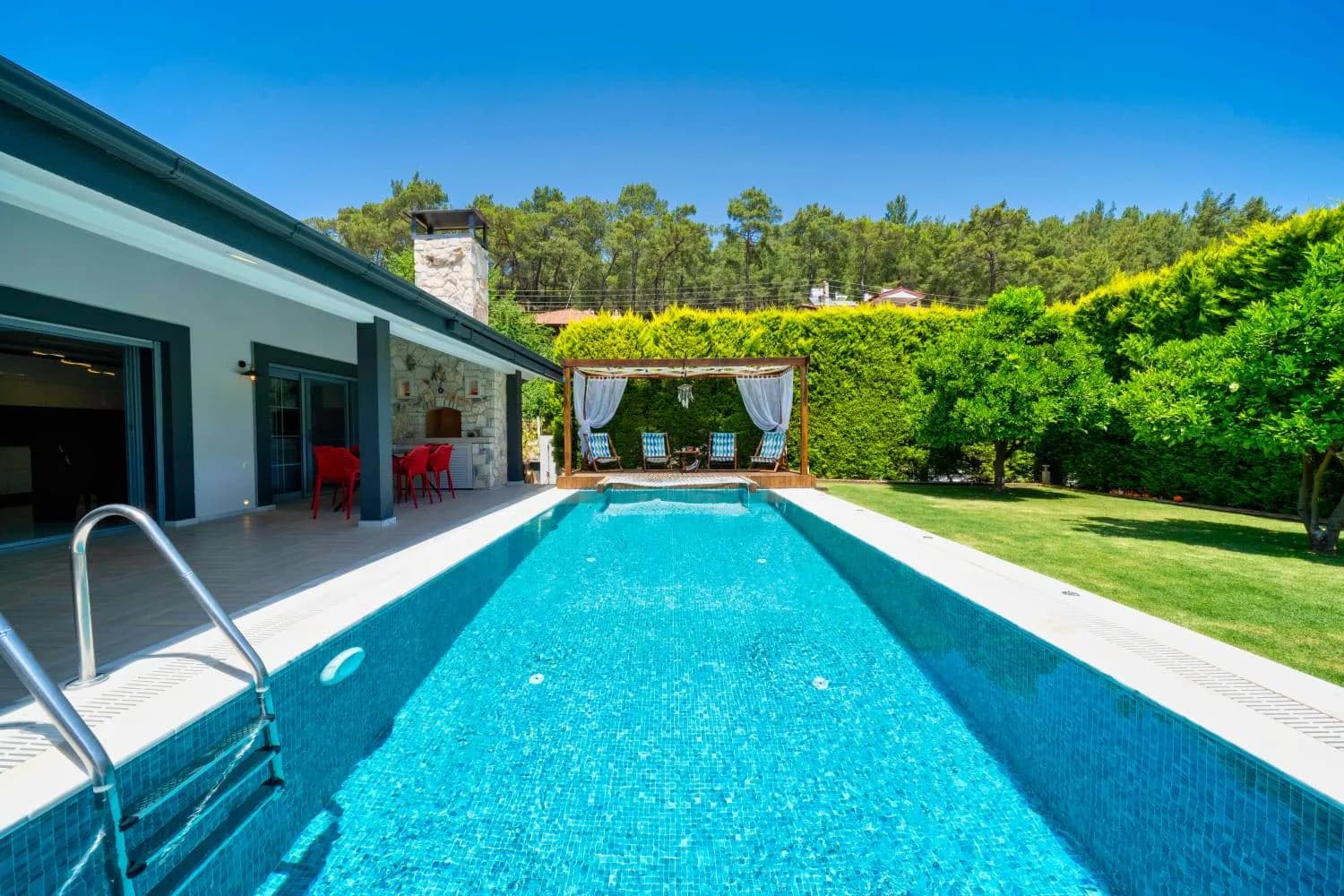 Fethiye İnlice'de Geniş Bahçeli, Çocuk Oyun Alanlı Villa görsel 3