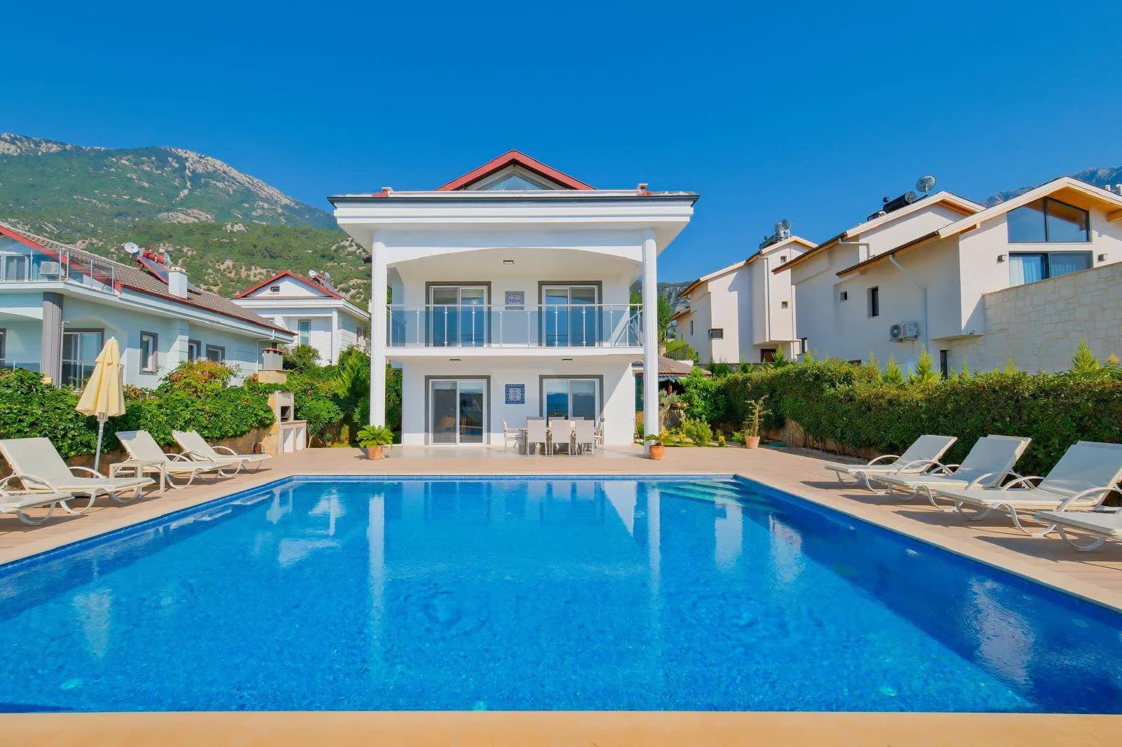 Fethiye Ölüdeniz'de Yüksek Konumda, Özel Havuzlu, Geniş Villa görsel 2