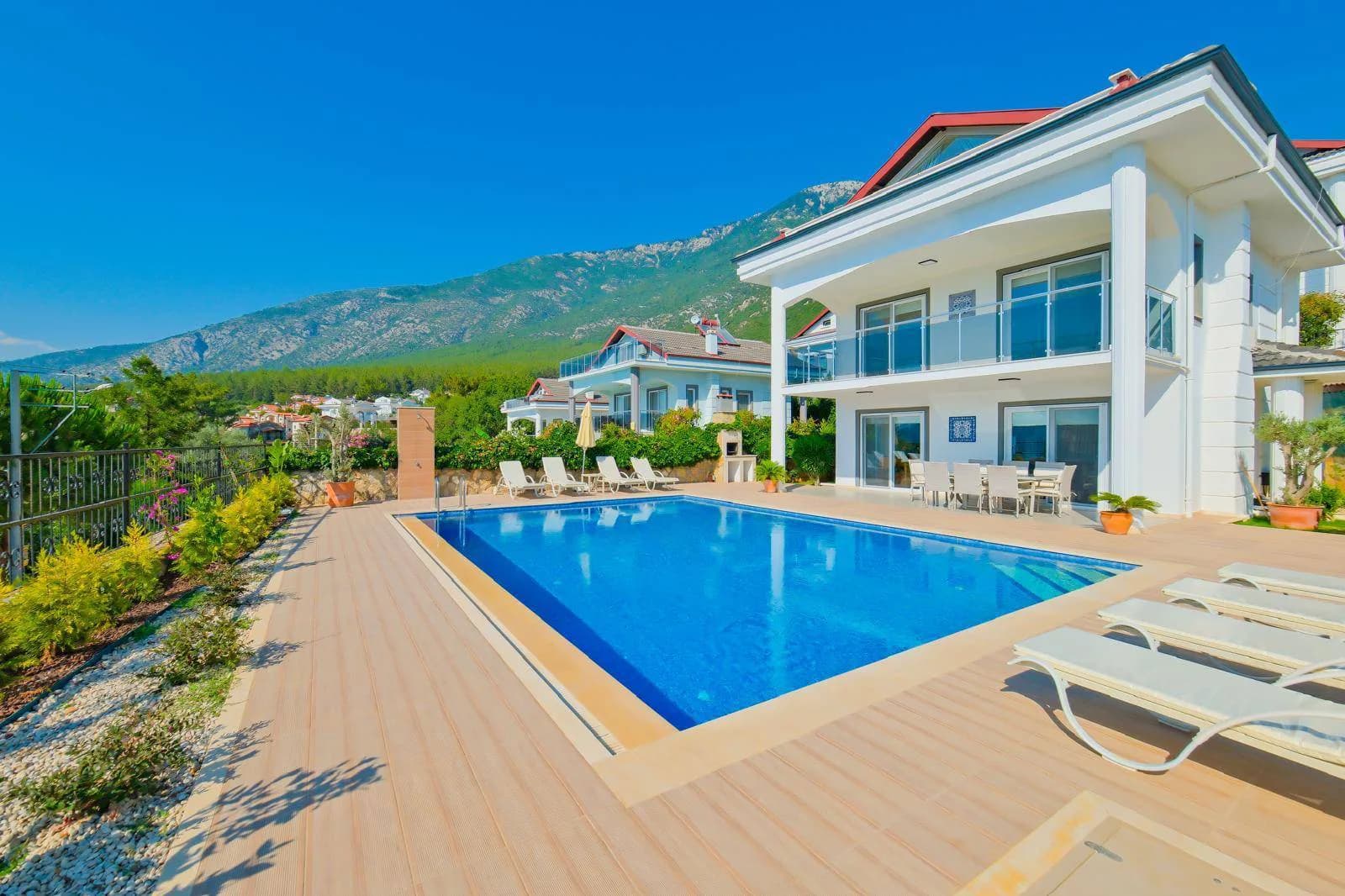 Fethiye Ölüdeniz'de Yüksek Konumda, Özel Havuzlu, Geniş Villa görsel 3