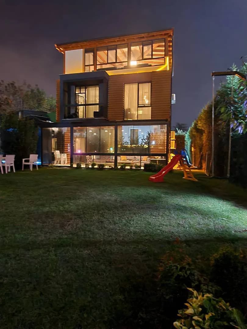 Sakarya Sapanca'da Tesis İçerisinde, Kapalı Havuzlu, Konforlu Villa görsel 3