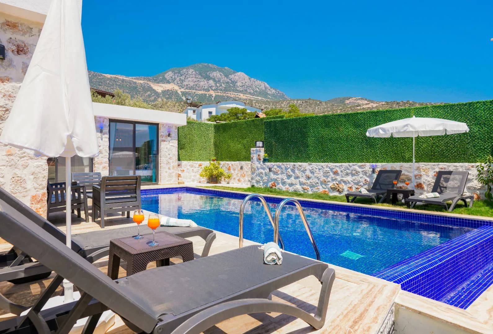 Kaş Bezirgan'da Otantik Tasarımlı, Özel Havuzlu, Jakuzili Villa görsel 3
