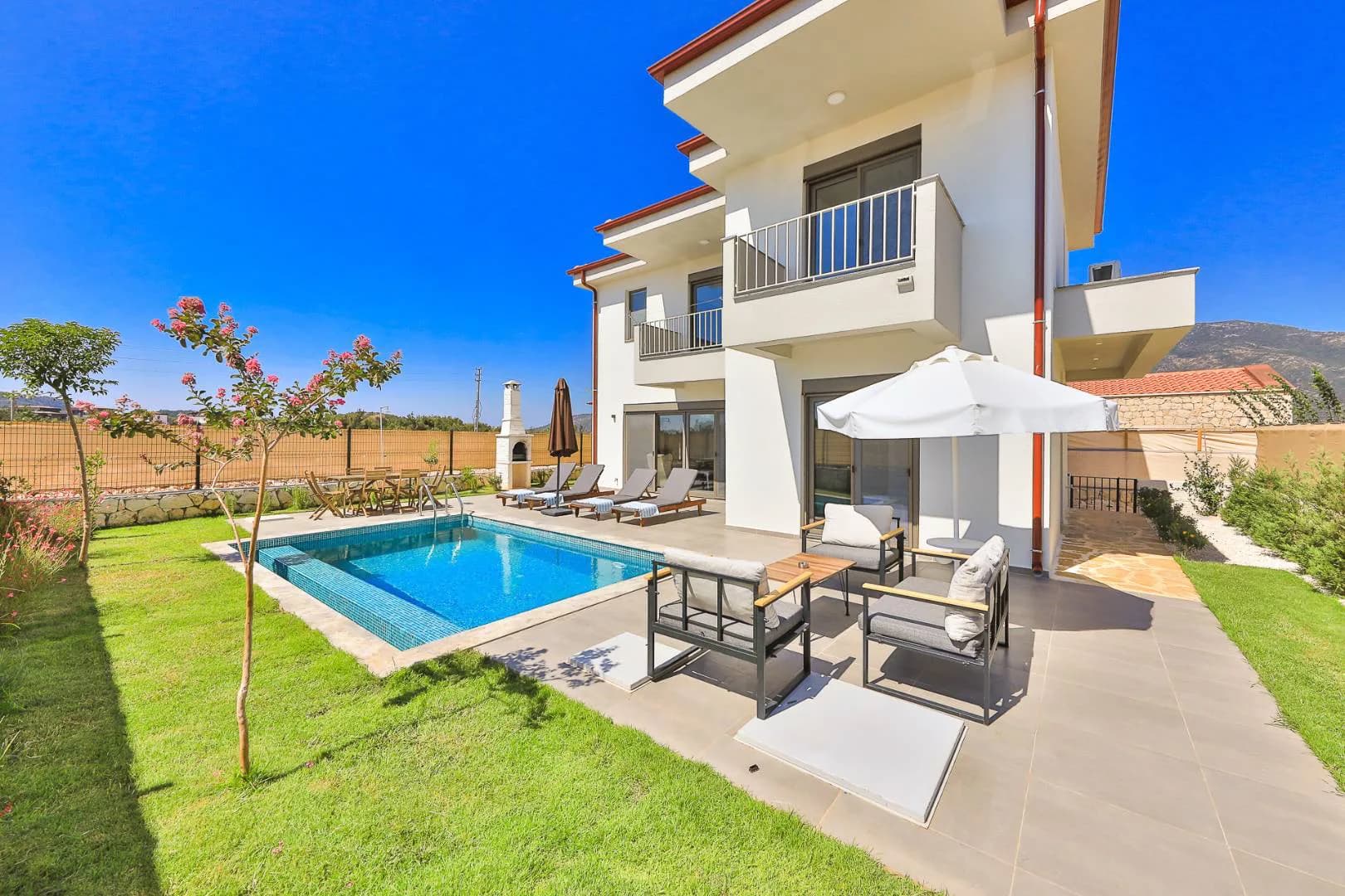 Kaş Andifli'de Geniş Bahçeli, Özel Havuz ve Jakuzili, Modern Villa görsel 3