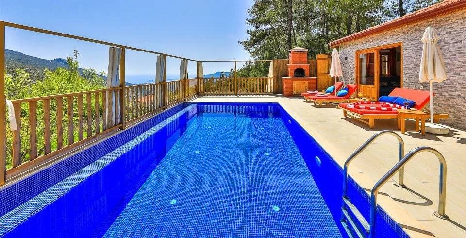 Kaş İslamlar'da Ahşap Tasarımlı, Özel Havuzlu, Jakuzili Villa görsel 3