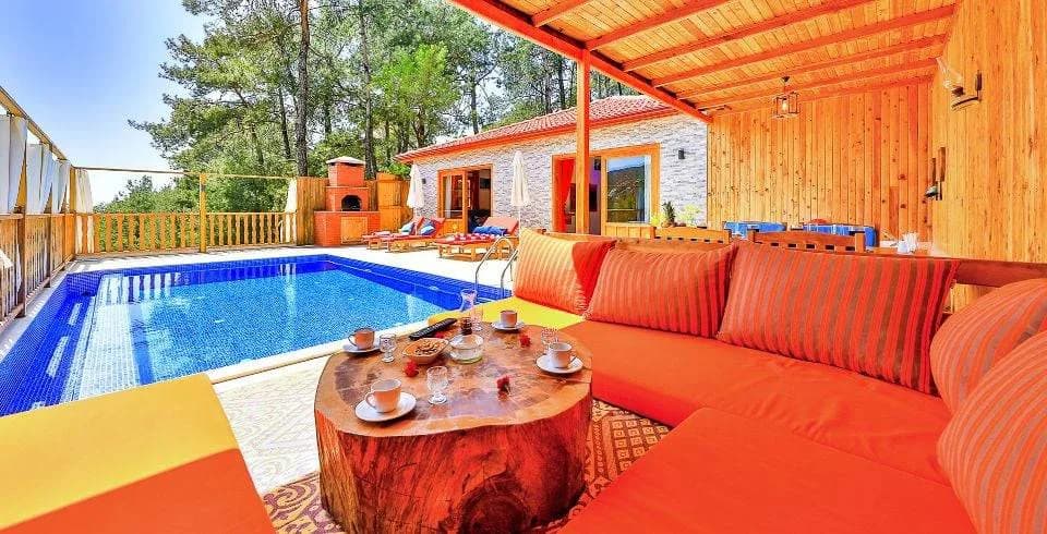 Kaş İslamlar'da Ahşap Tasarımlı, Özel Havuzlu, Jakuzili Villa görsel 2