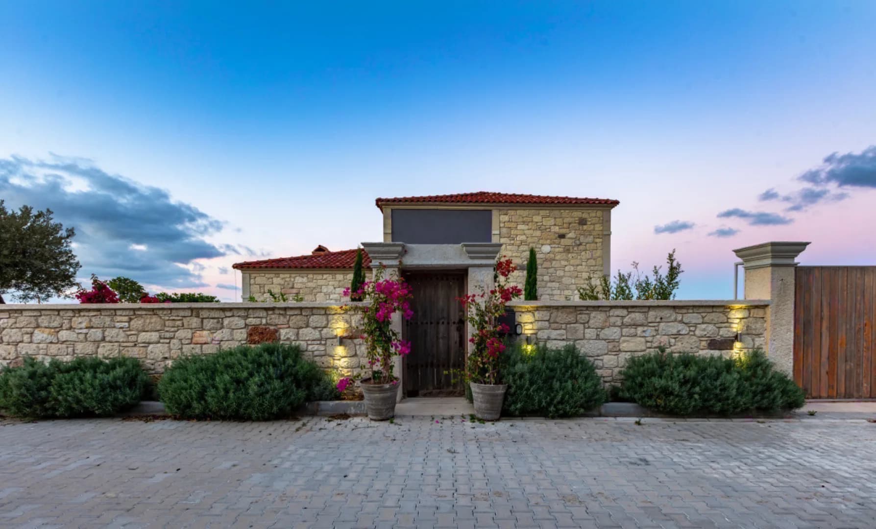 Çeşme Ovacık'ta Deniz Manzaralı, Özel Havuzlu, Lüks Taş Villa görsel 2