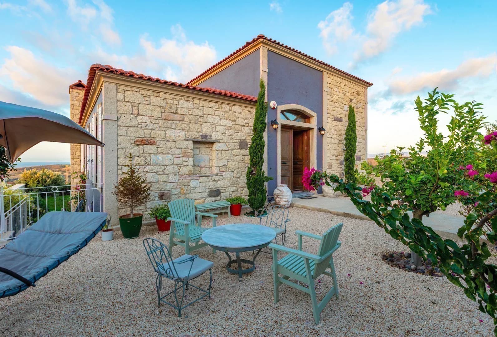 Çeşme Ovacık'ta Deniz Manzaralı, Özel Havuzlu, Lüks Taş Villa görsel 3