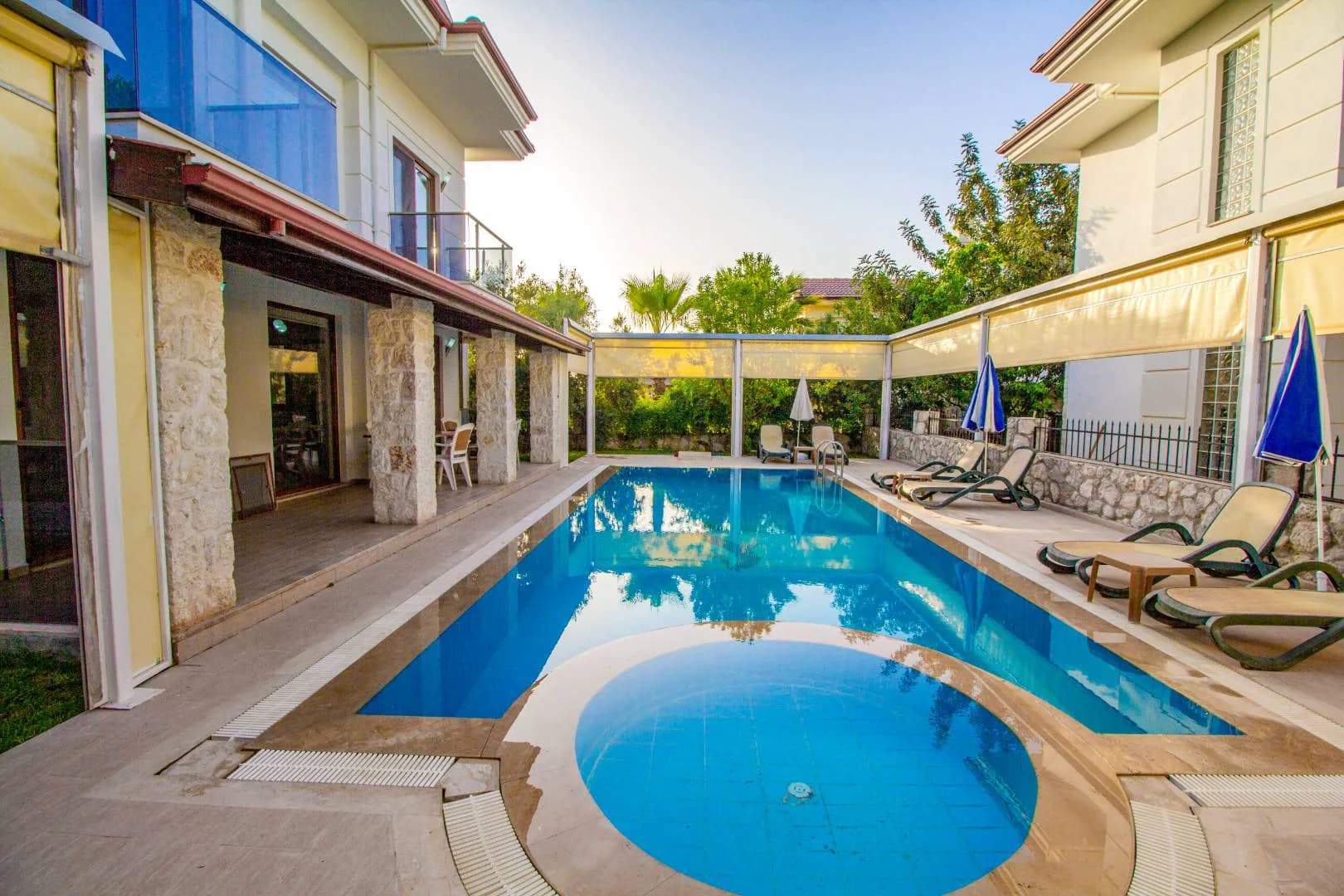 Muğla Fethiye'de Ferah Tasarımlı, Yetişkin ve Çocuk Havuzlu, 4+1 Villa görsel 2