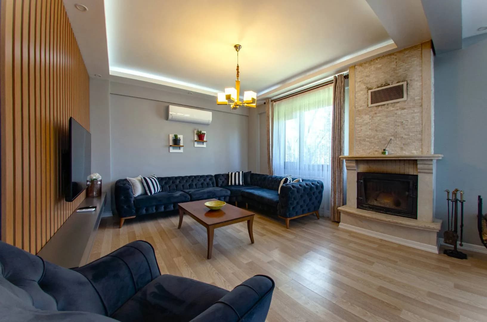 Sapanca Güldibi'nde Modern Tasarımlı, Isıtmalı Havuzlu, Kiralık Villa görsel 3