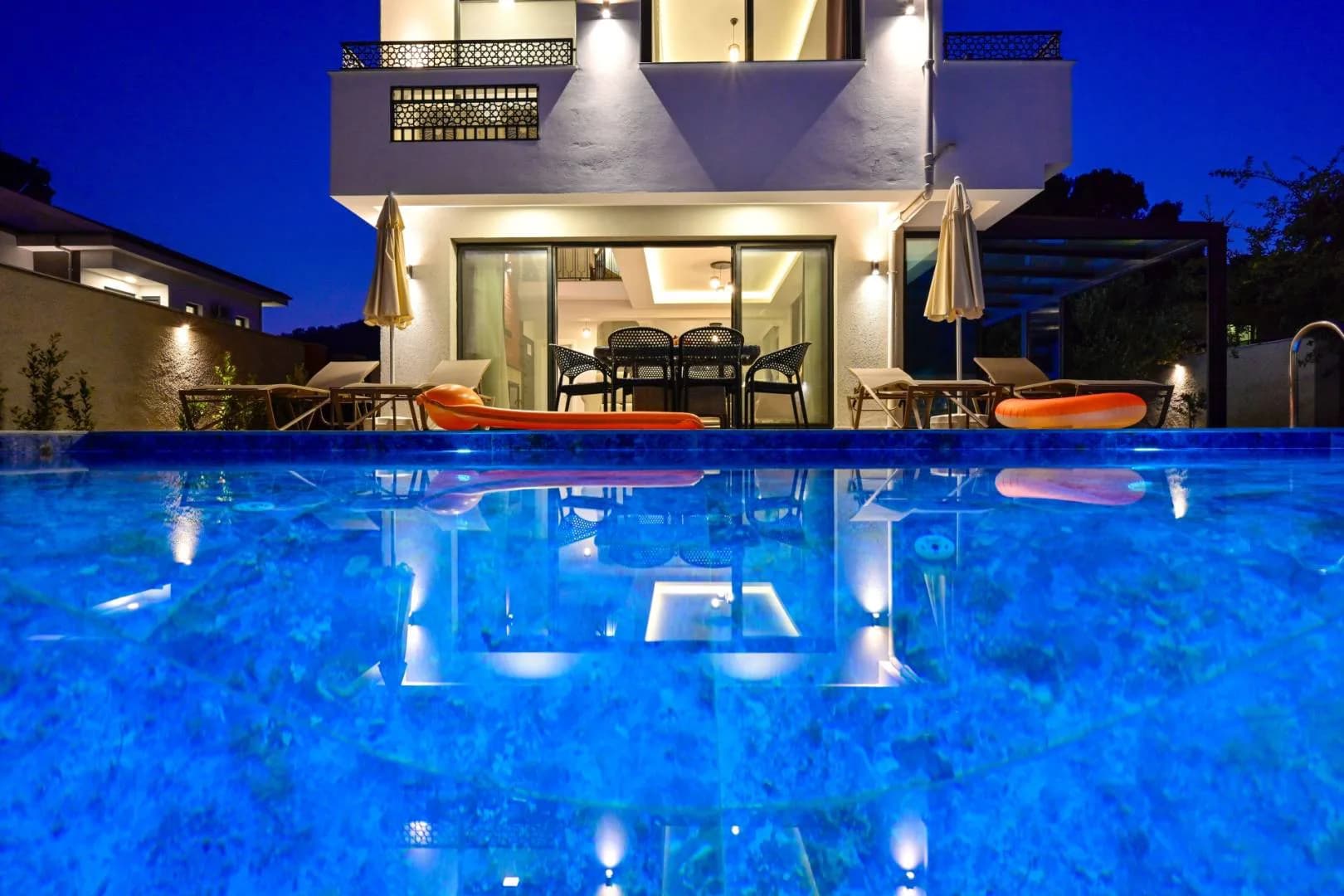 Fethiye Ölüdeniz'de Geniş Ailelere Uygun, Modern Tasarımlı Villa görsel 2