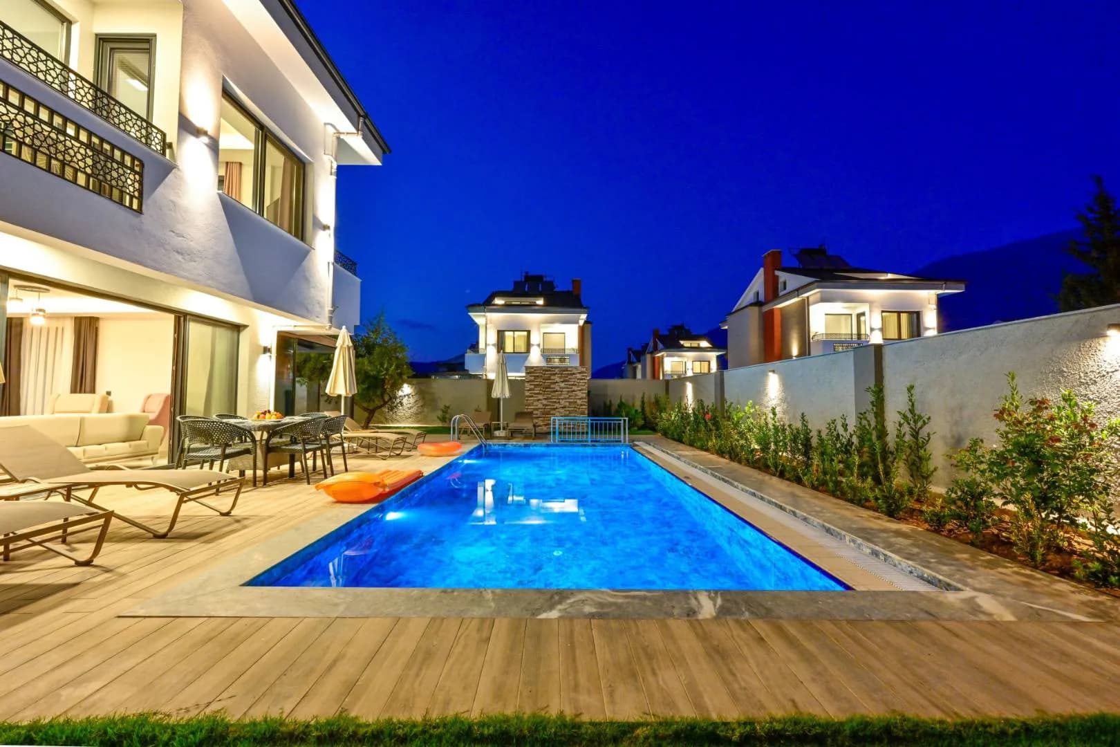 Fethiye Ölüdeniz'de Geniş Ailelere Uygun, Modern Tasarımlı Villa görsel 3