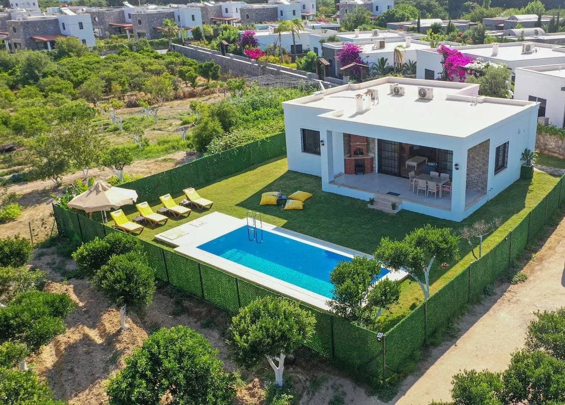 Bodrum Bahçelievler'de Denize Yakın, Özel Havuzlu, Modern Villa görsel 2