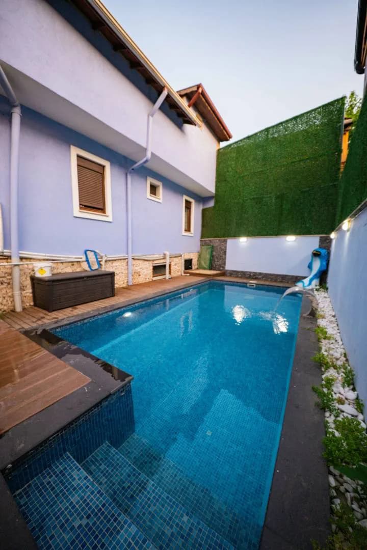 Sapanca Rüstempaşa'da Merkezi Konumda, Isıtmalı Havuzlu, Kiralık Villa görsel 2