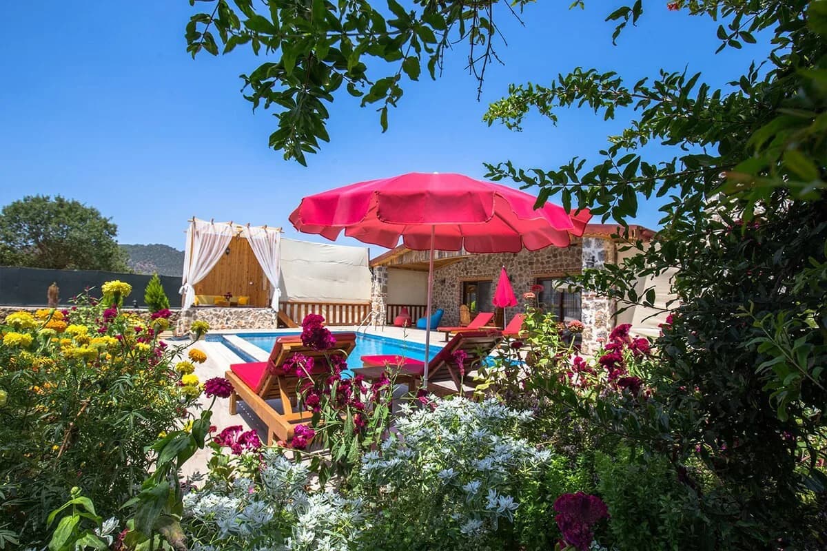 Muğla Fethiye'de Tasarımıyla Büyüleyen, Özel Havuzlu, Korunaklı Villa görsel 2
