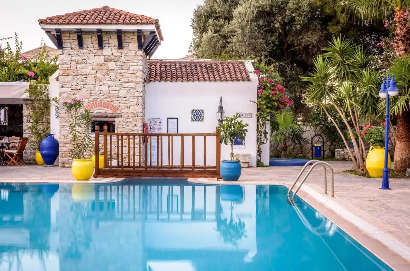 Muğla Datça'da Özgün Tasarımlı, Ortak Havuzlu, Aile Suiti görsel 3