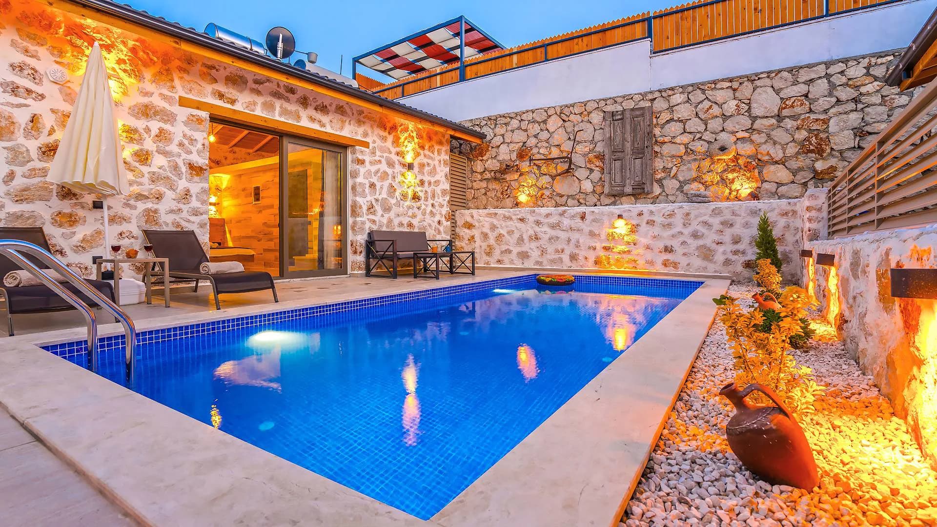 Kaş Yeşilköy'de Otantik Tasarımlı, Özel Havuzlu ve Jakuzili, 1+1 Villa görsel 2