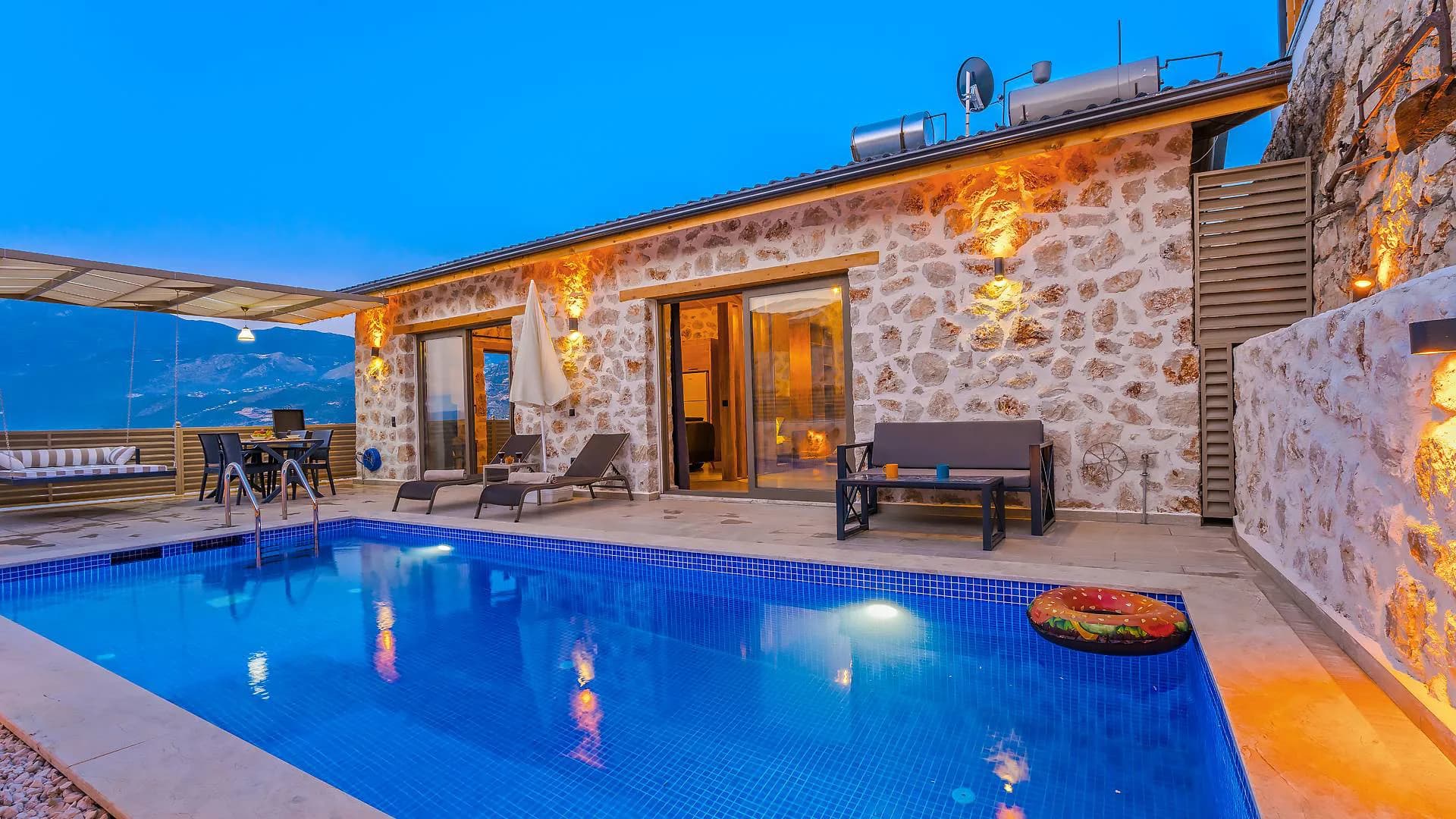 Kaş Yeşilköy'de Otantik Tasarımlı, Özel Havuzlu ve Jakuzili, 1+1 Villa görsel 3