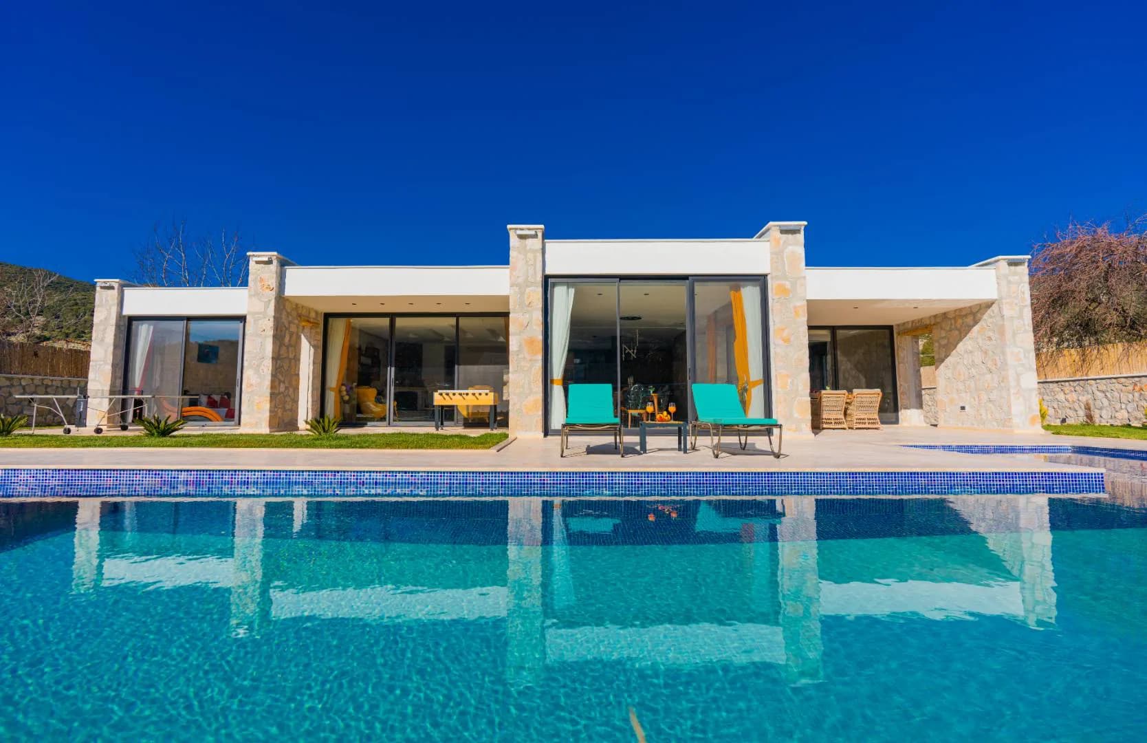Kaş Sarıbelen'de Sakin Konumda, Özel Havuzlu, Saunalı, Jakuzili Villa görsel 2