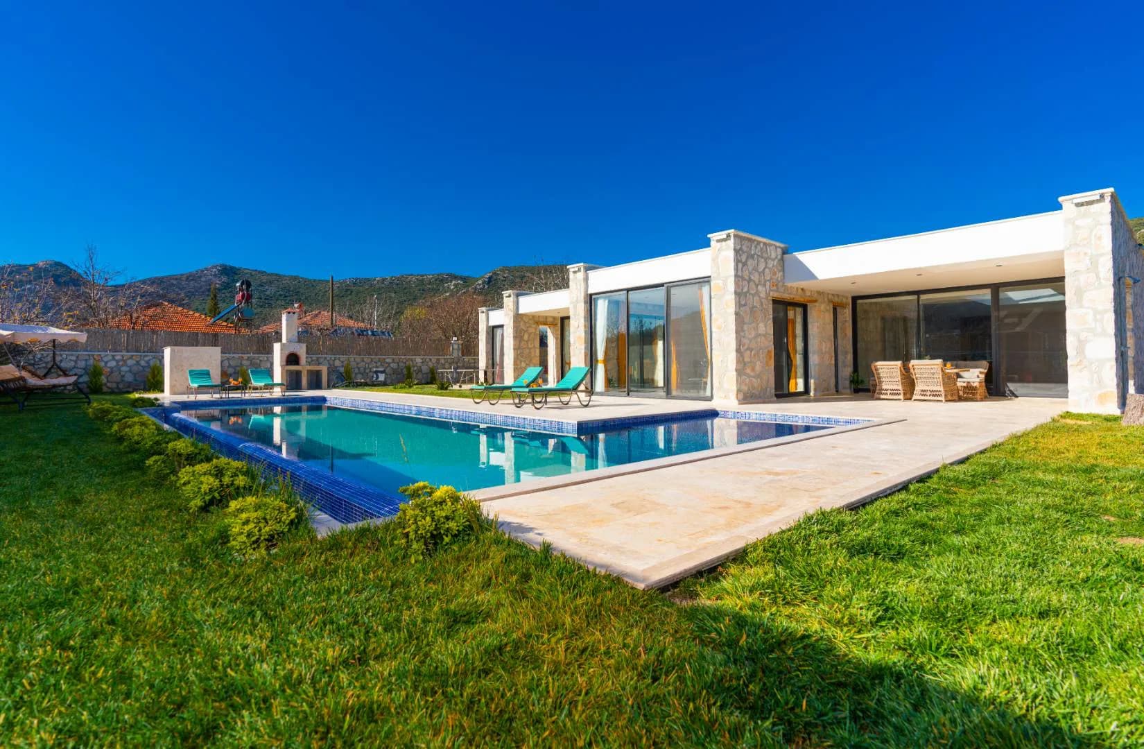 Kaş Sarıbelen'de Sakin Konumda, Özel Havuzlu, Saunalı, Jakuzili Villa görsel 3