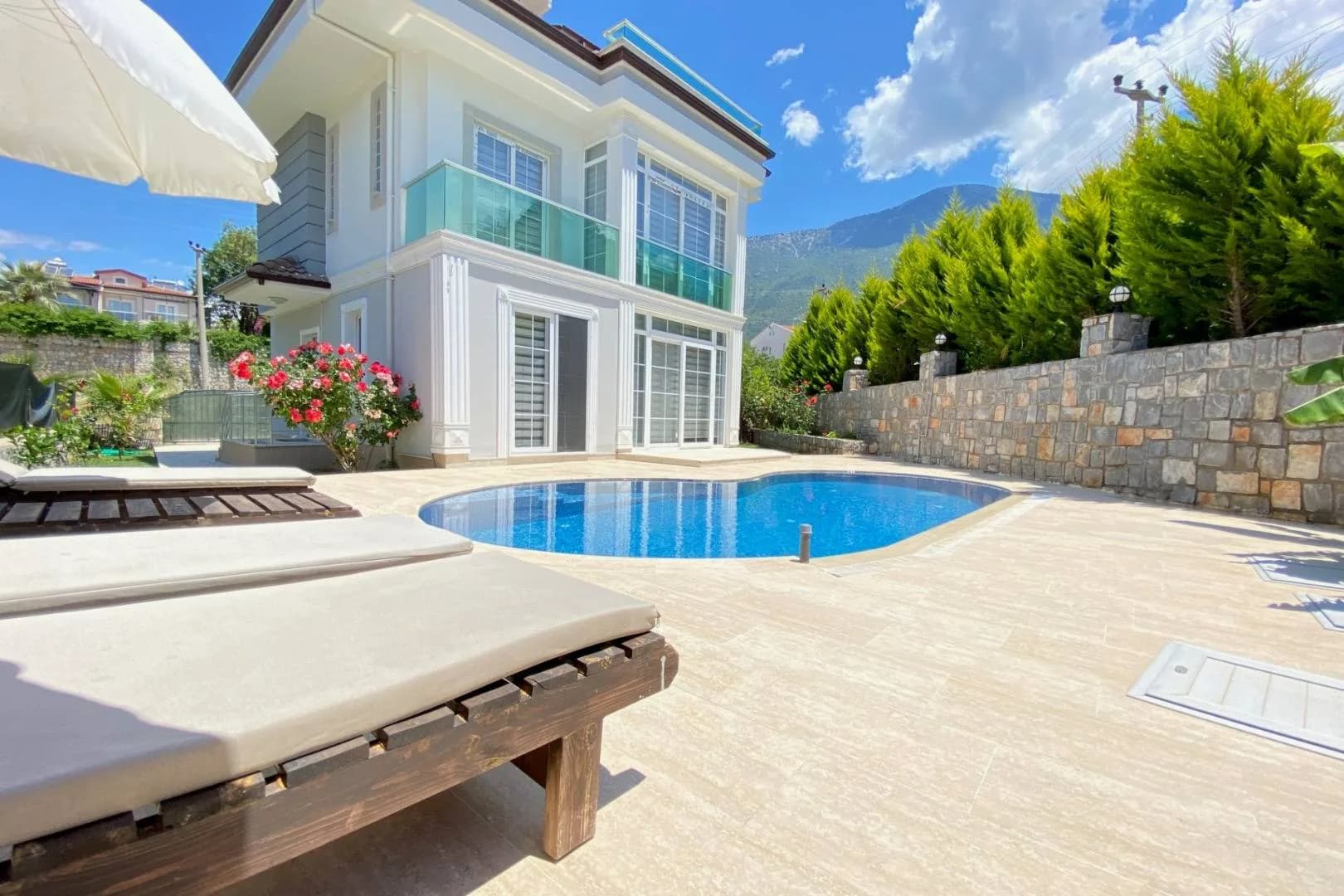 Fethiye Ölüdeniz'de Merkeze Yakın Konumda, Özel Havuzlu, Kiralık Villa görsel 2