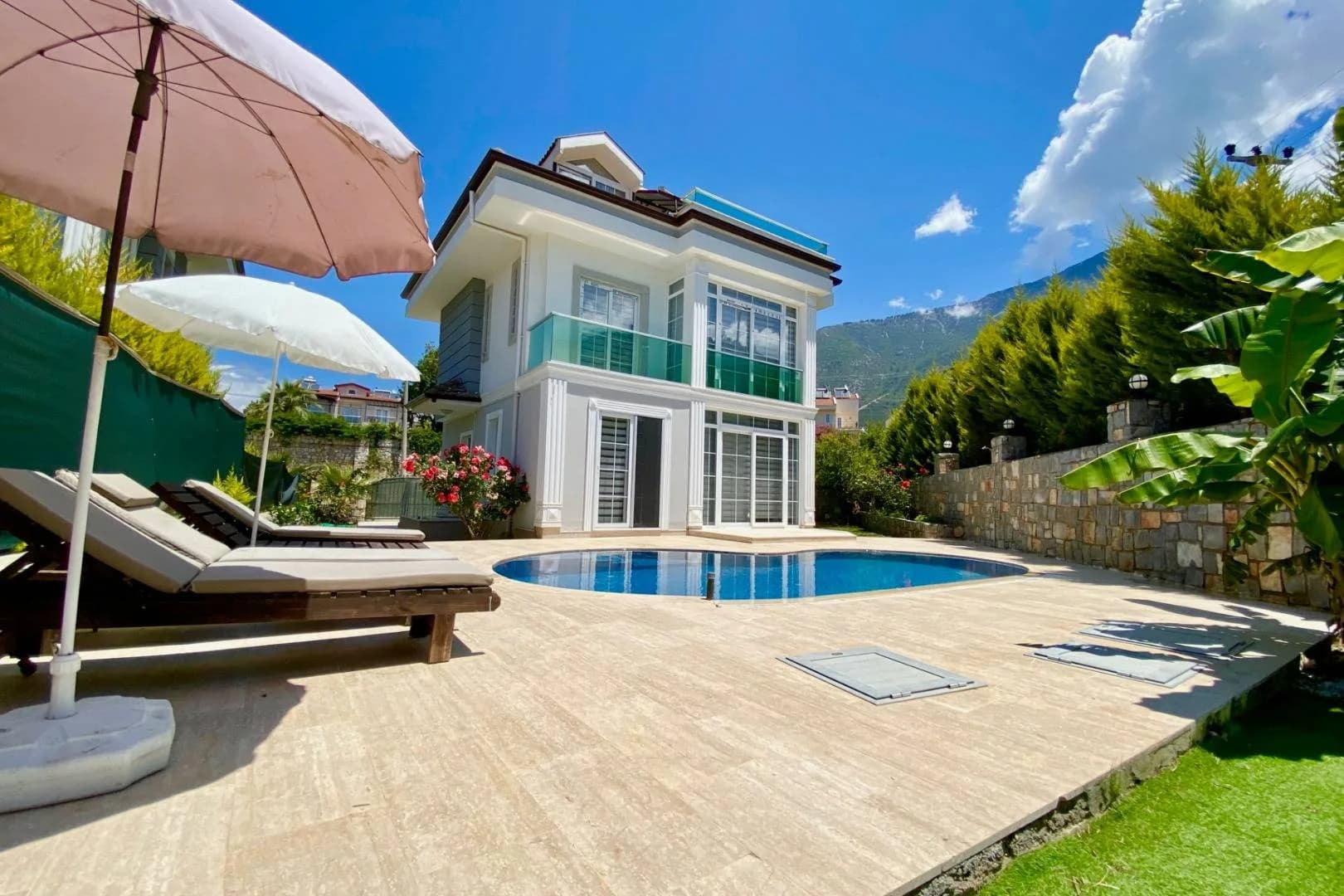Fethiye Ölüdeniz'de Merkeze Yakın Konumda, Özel Havuzlu, Kiralık Villa görsel 3