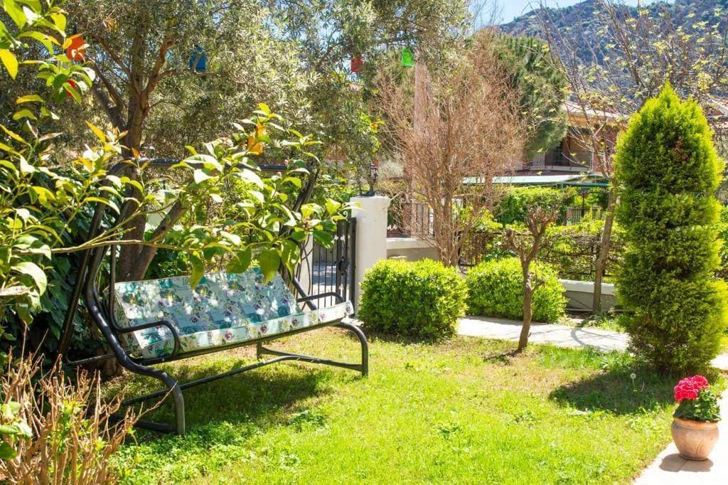 Muğla Marmaris'te Geniş Bahçeli, Özel Havuzlu, Konforlu Villa görsel 2